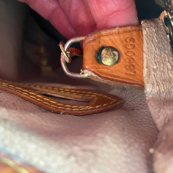 Authentic Louis Vuitton bucket bag - Picture 6 of 7